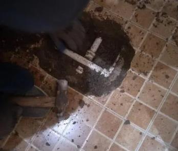 商都卫生间漏水维修公司为您分享下卫生间渗水如何处理及注意事项
